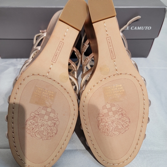 NWOT Vince Camuto Wedge Heel Sandals 6.5 - Picture 13 of 16